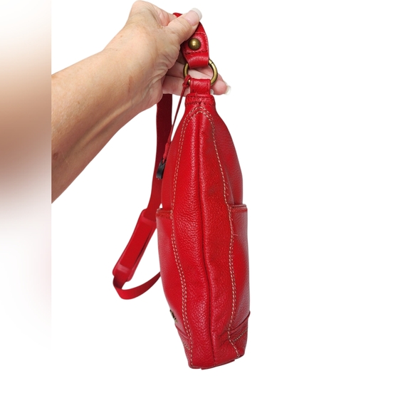THE SAK Soft Cherry Red Pebbled Leather Lucia Crossbody Bag EUC - Picture 7 of 16
